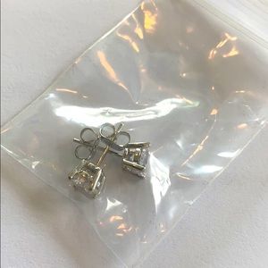 Cubic zirconia stud earrings